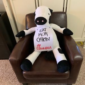 Chick-fil-a stuff animals eat more chicken 🐄 Chick-fil-A